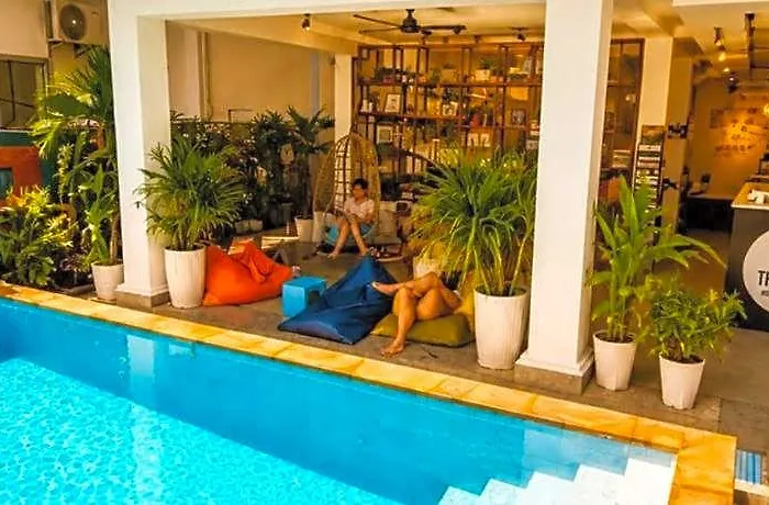 The Place & Pool Bar 酒店