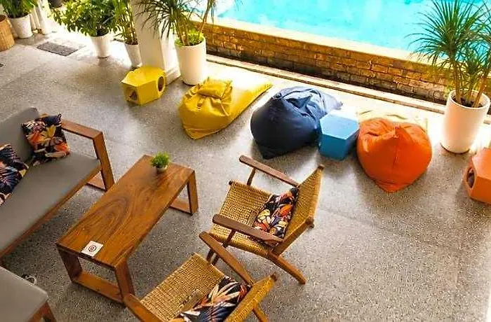 酒店 The Place & Pool Bar 4*