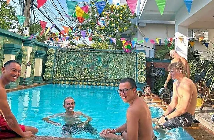 The Place & Pool Bar 酒店
