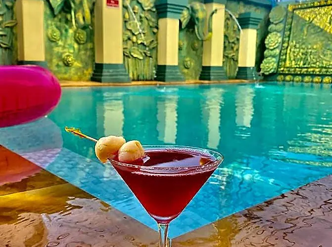 酒店 The Place & Pool Bar 4*